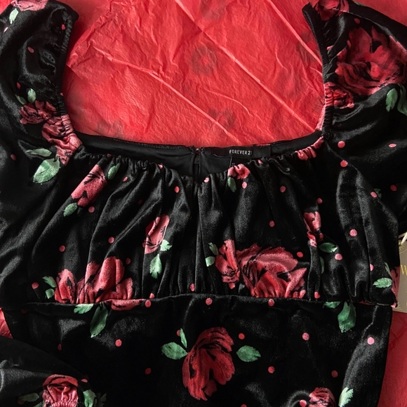 Velvet Floral Scrunched Ruffled Long Sleev… - Picture 3 of 8